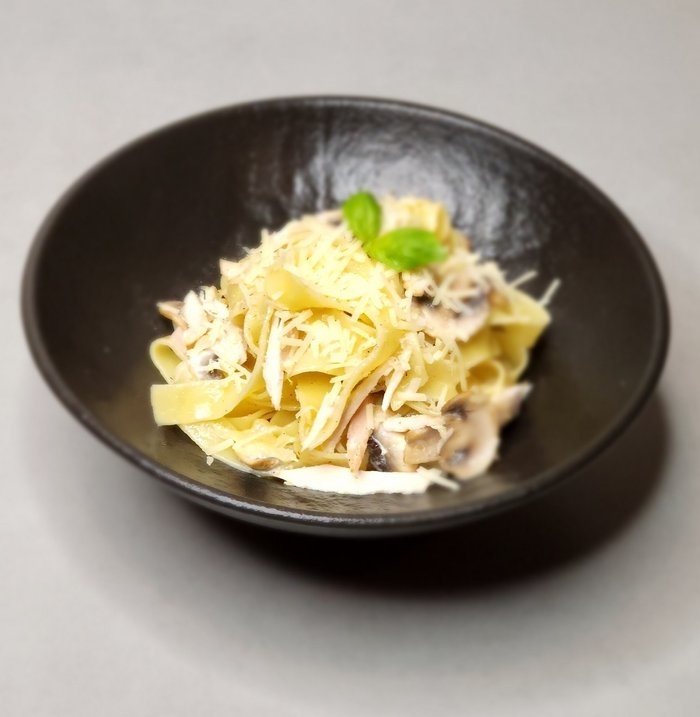 Футучини с курицей и грибами