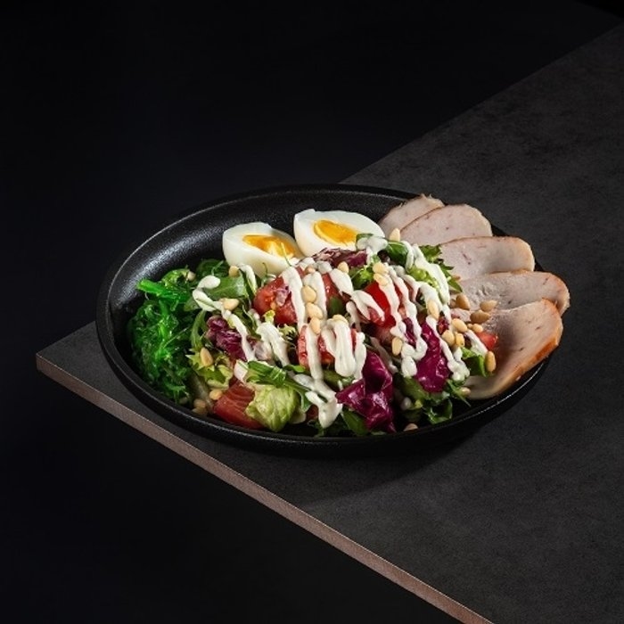 Салат с маринованым цыпленком